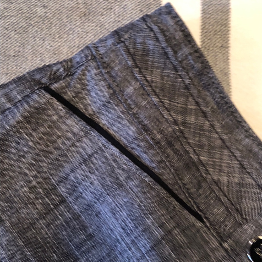 White House Black Market Gray Textured Linen-Blend Bermuda Shorts - Picture 5 of 13